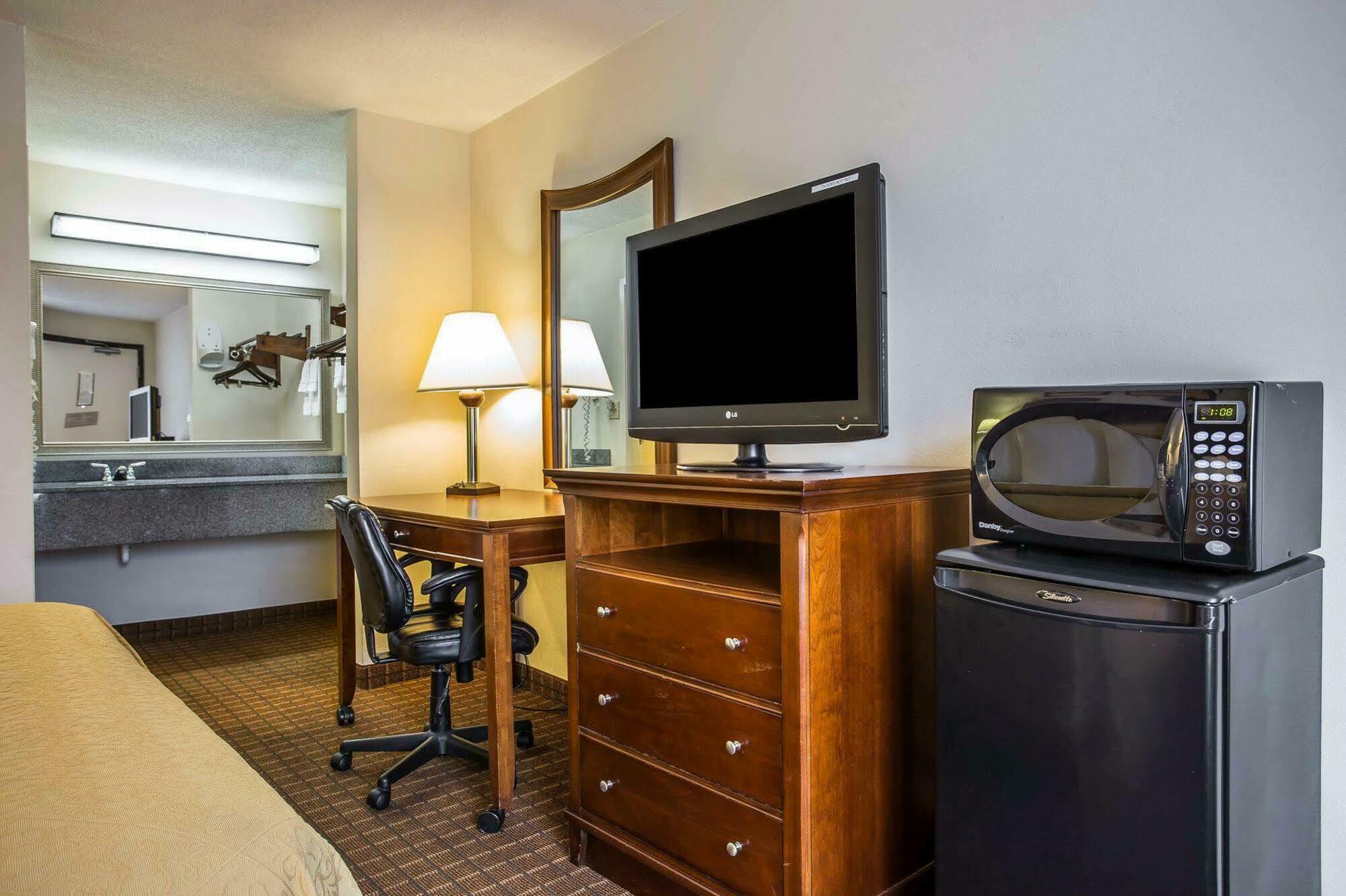 Quality Inn Fort Jackson Columbia Exterior foto